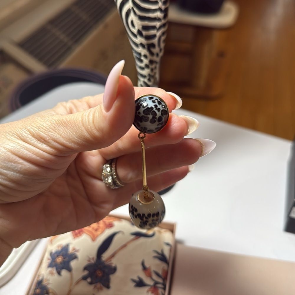 Ulla Johnson Stone Drop Earring New in Box. Black and Light Gray - Picture 5 of 5